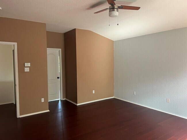 Building Photo - 1318 Willow Bluff Dr