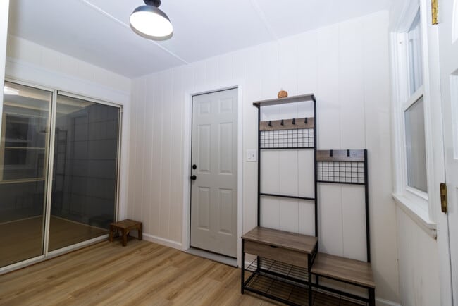 Building Photo - 149 Lakeside Blvd E