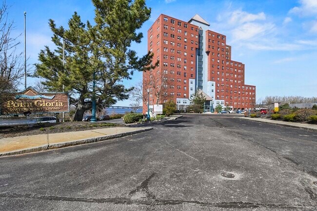 Building Photo - 750 Davol St