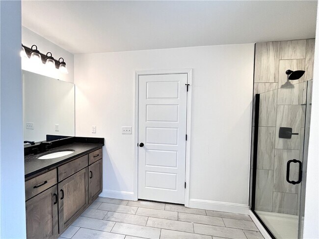 Building Photo - 5909 NW Reynolds St