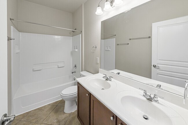 Building Photo - 4834 Oak Rambling Dr