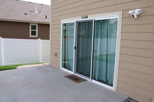 Building Photo - 262 Castle Dr
