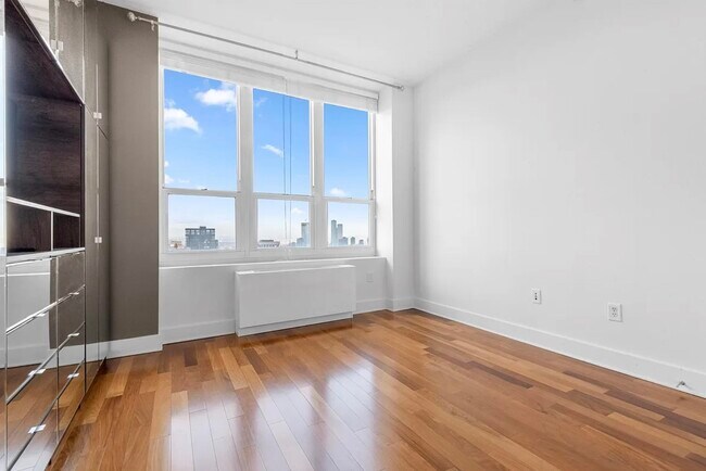 Building Photo - 88 Morgan St