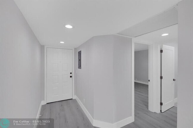 Building Photo - 12600 SW 5th Ct