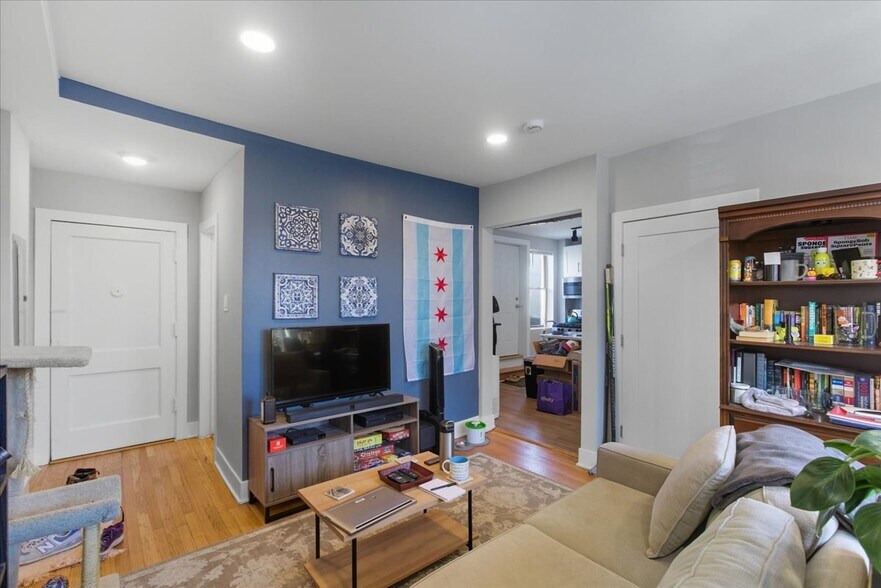 Building Photo - 4004 N Bell Ave