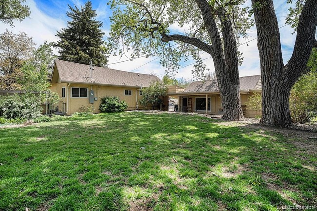 Building Photo - 895 Vance St