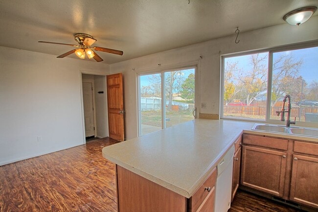 Building Photo - 3 bed 1 and 3/4 bath ranch home