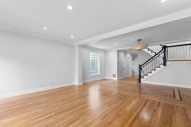 Building Photo - 2725 N Magnolia Ave