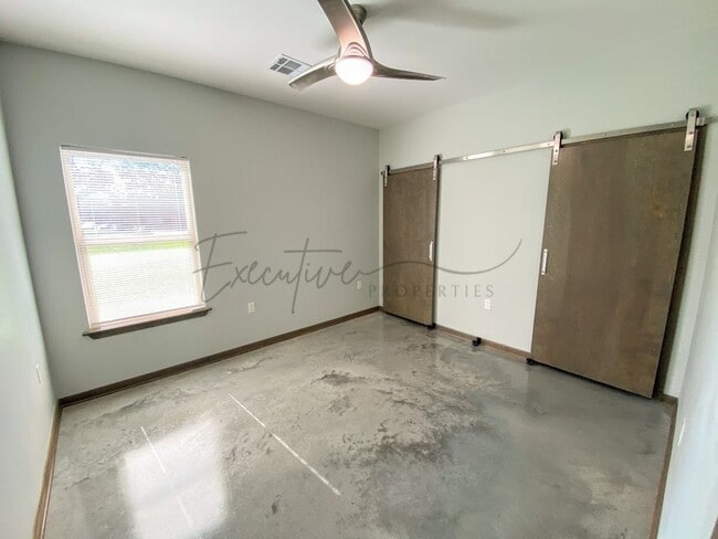 Building Photo - 144 Arlington Dr