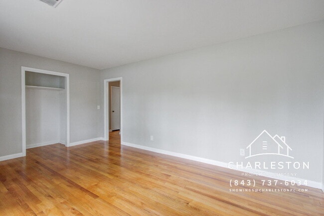 Building Photo - 1502 Woodcrest Ave