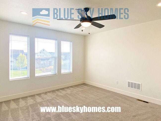 Building Photo - 1836 E Knobcone Dr