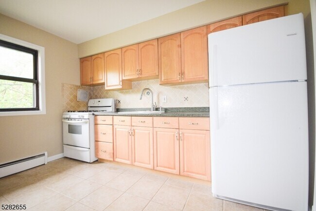 Building Photo - 1 Colonial Dr