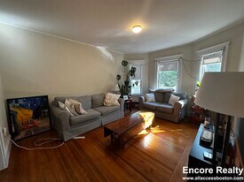 Building Photo - 21 Hunnewell Ave