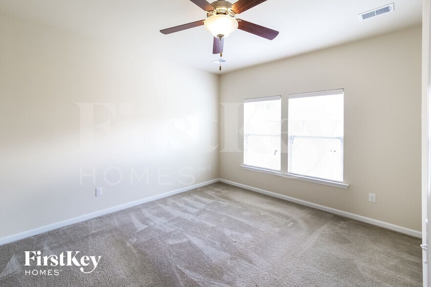 Building Photo - 117 Levis Song Ct