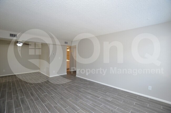 Building Photo - 925 N College Ave