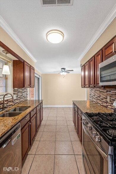 Building Photo - 2710 Higgins Dr