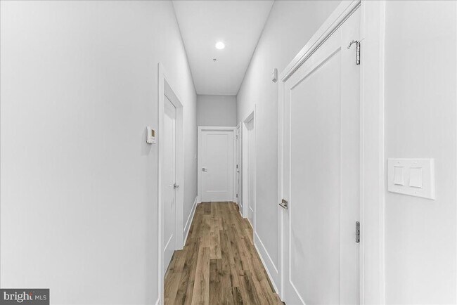 Building Photo - 537 Apple St