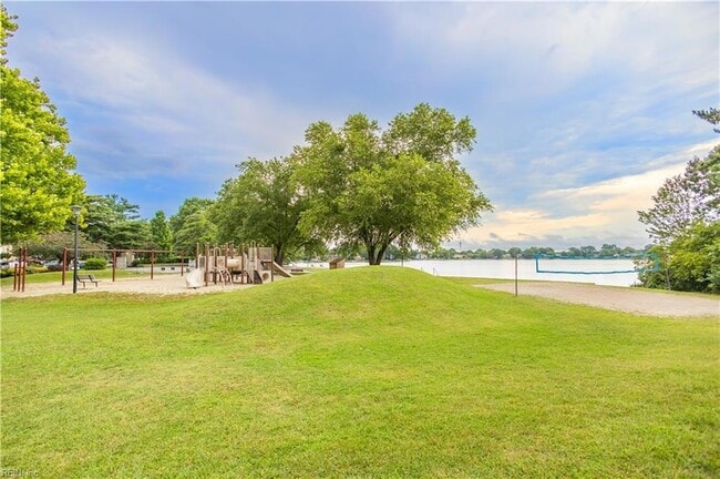 Building Photo - 1545 Lakeport Ct