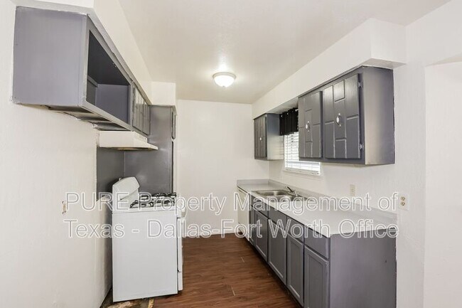 Building Photo - 1811 E Timberview Ln