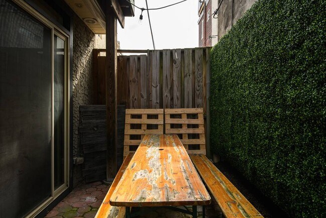 Building Photo - 2028 Webster St