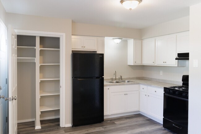 Building Photo - 3026 W Iona Terrace