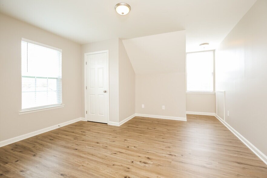Building Photo - 1104 Skipton Dr