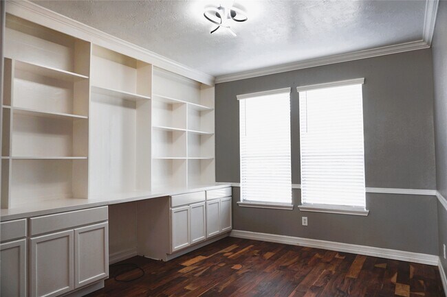 Building Photo - 3629 Pine Valley Dr