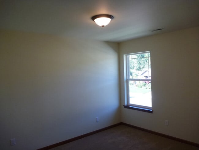 Building Photo - Impressive Dog Friendly Home Available!