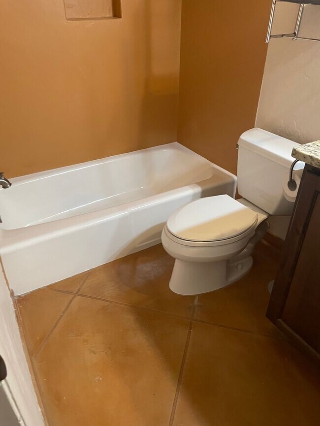 Building Photo - Pre-Leasing for August 1st!! Lovely 3 Bedroom Condo!! Close to the University of Arizona!! Perfec...