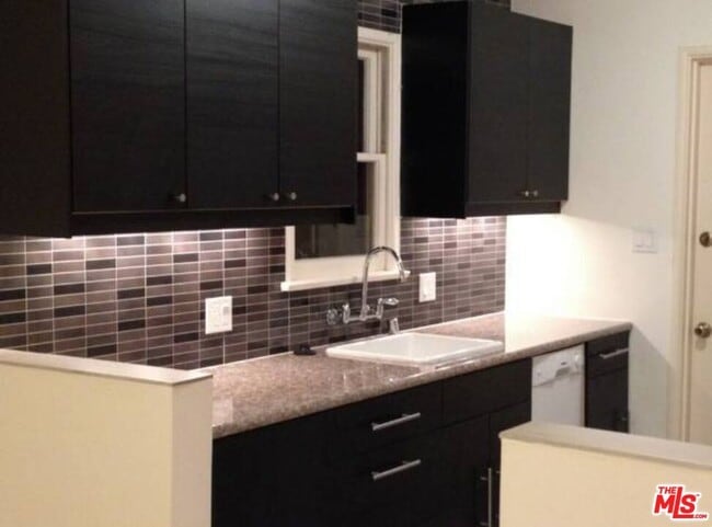 Building Photo - 3315 Caroline Ave