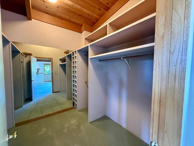 Building Photo - SPACIOUS THREE BED / THREE BATH HOME OFF OF PANORAMIC HWY WITH STUNNING VIEWS