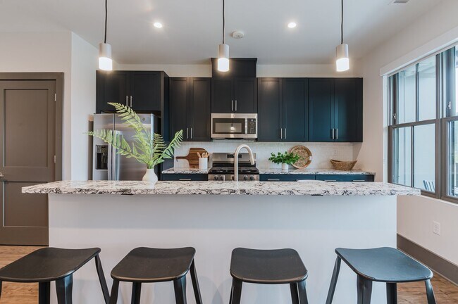 Building Photo - Rare Three- Bedroom Apartment Available at Washington Square!