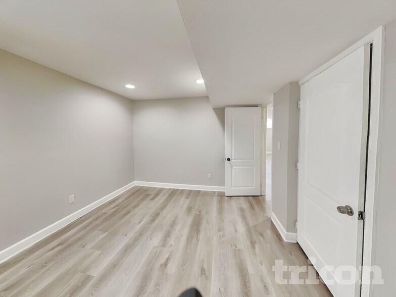 Building Photo - 4010 Monroe St NE