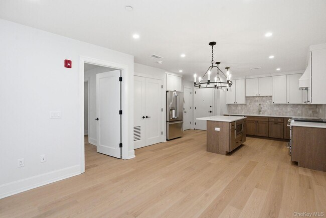 Building Photo - 25 S Riverside Ave