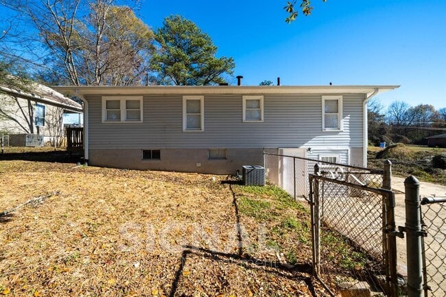 Building Photo - 912 2nd Ave