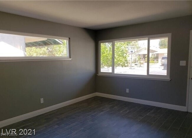 Building Photo - 3115 E Dillon Ave