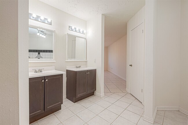 Building Photo - 3806 Embarcadero Dr