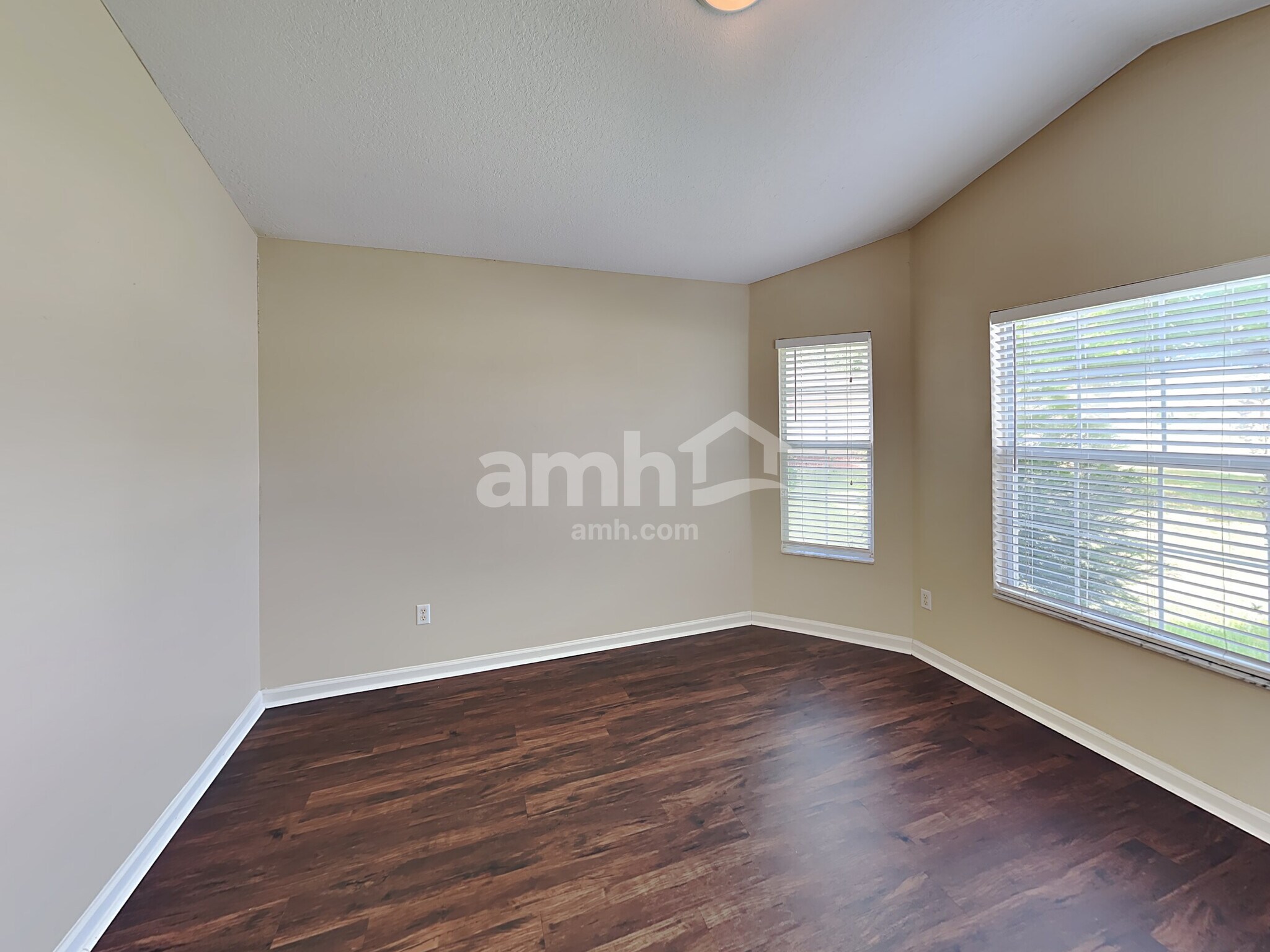 Building Photo - 3206 Chantilly Ct