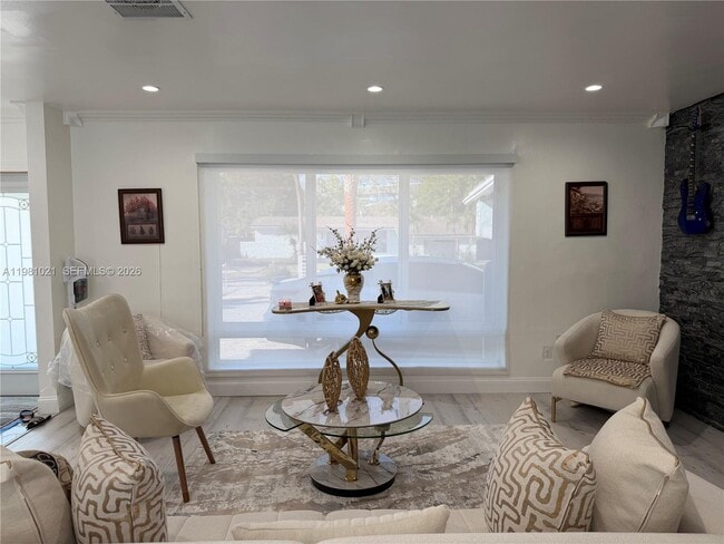 Building Photo - 2250 NW 22nd Ct