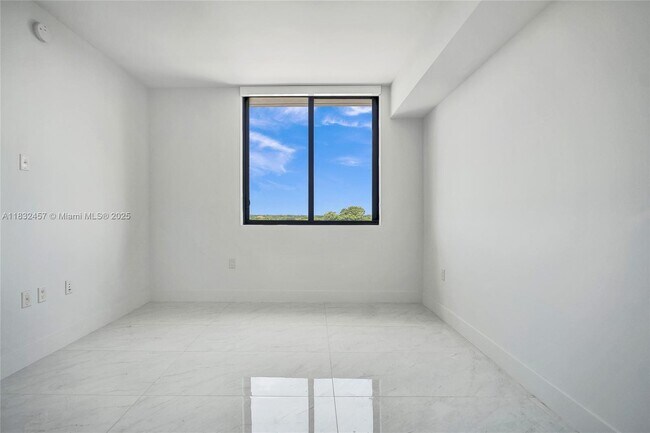 Building Photo - 301 Altara Ave