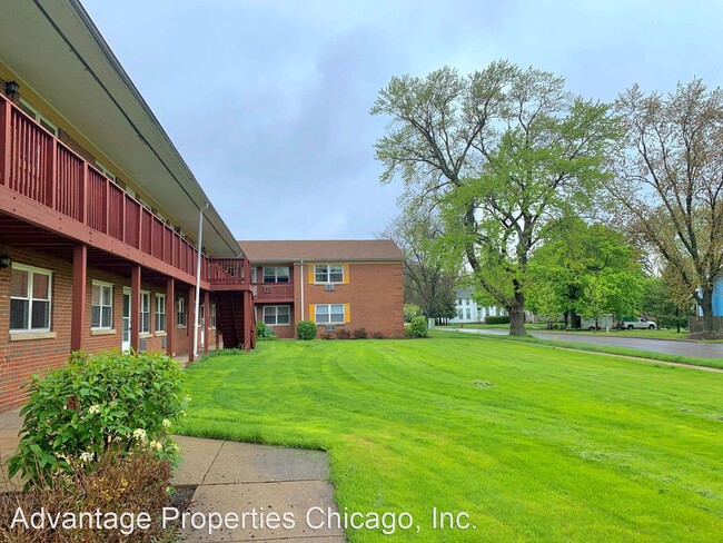 Primary Photo - 410-440 W Palatine Rd