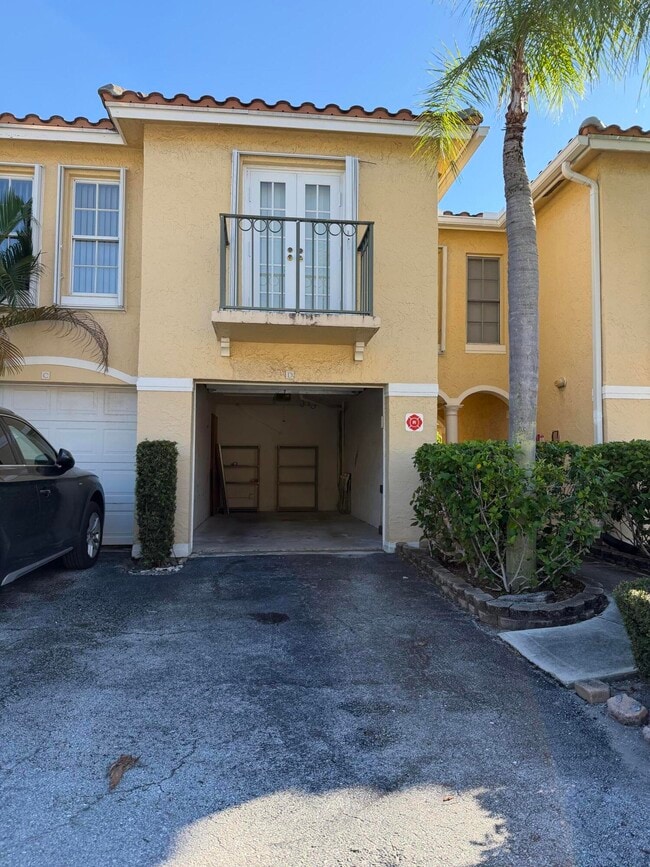 Building Photo - 1130 Lake Shore Dr