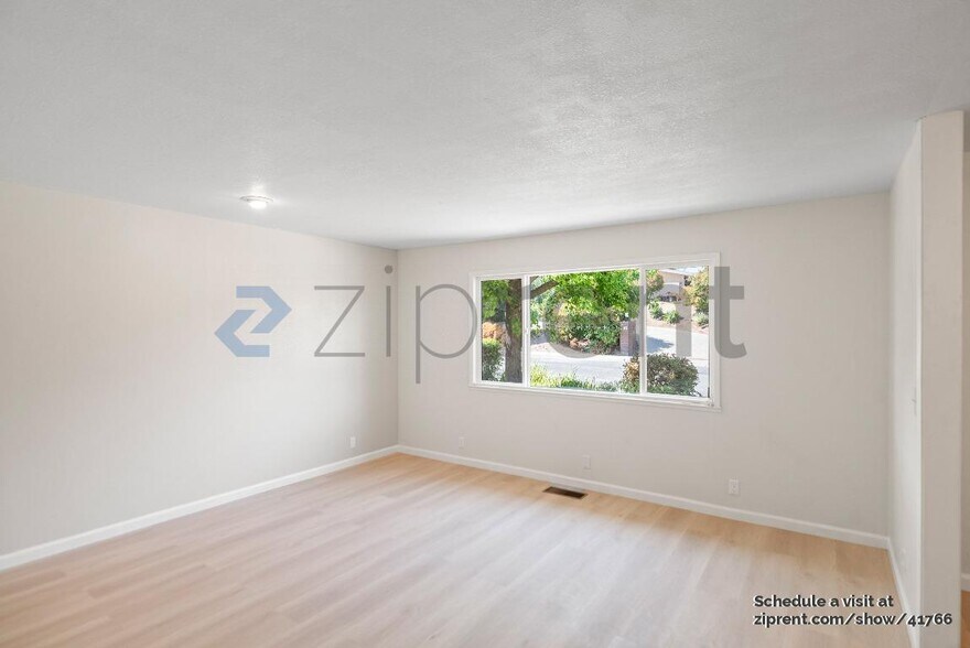 Building Photo - 130 Hyde Pl