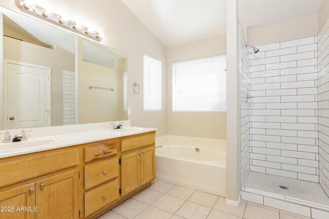 Building Photo - 118 W Villa Theresa Dr