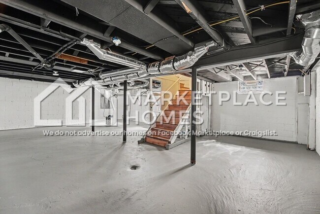Building Photo - 8111 Warwick St