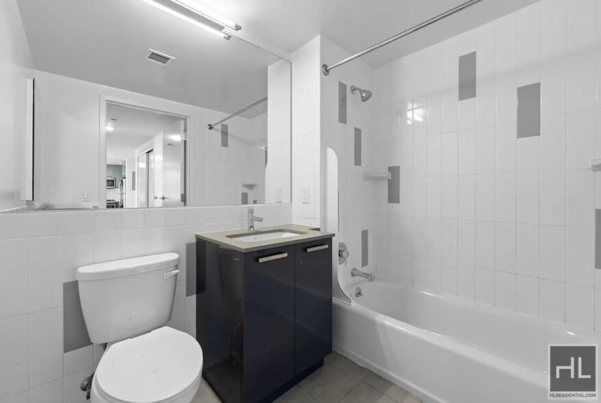 Building Photo - 310 Clarkson Ave