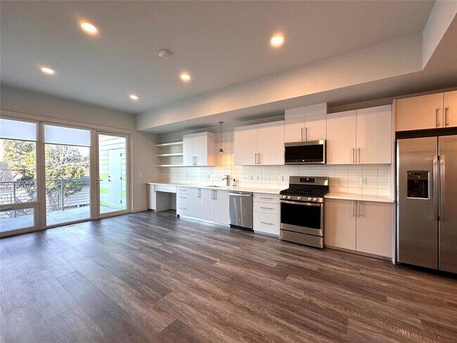 Building Photo - 4004 Banister Ln