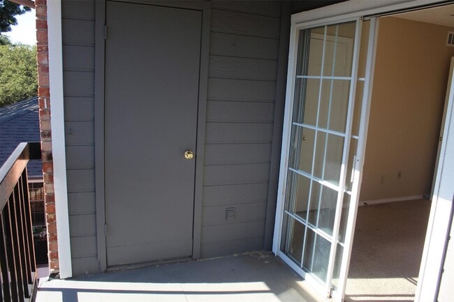 Building Photo - Cozy 2 bedroom Condo in Far North Dallas w...