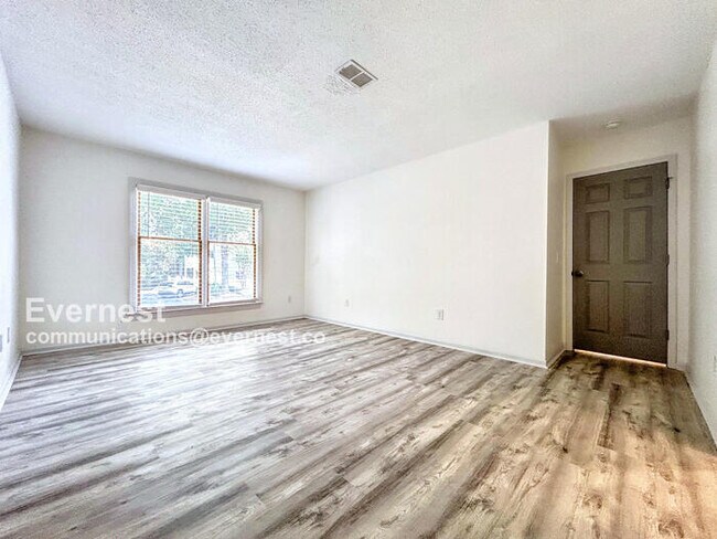 Building Photo - 804 Abingdon Way NE