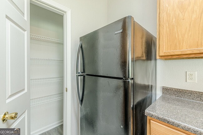 Building Photo - 274 Brookview Dr